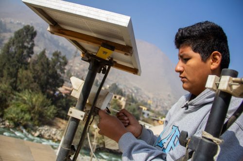 Anghelo, a community volunteer we work with in Peru, working on the latest version of a Raspberry Pi based EWS monitoring station. Photo by Practical Action