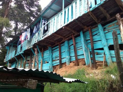 Residents have realised how much harm the heavy rains could cause, and how exposed their homes are. A typical house in the community of Pinares de Oriente that underwent monitoring and mitigation works as part of the projec