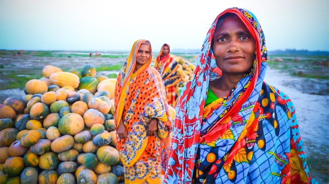 In Bangladesh people, like these pumpkin farmers, are already affected by increasing prices of vital goods. By: Praban Ganguly, Practical Action