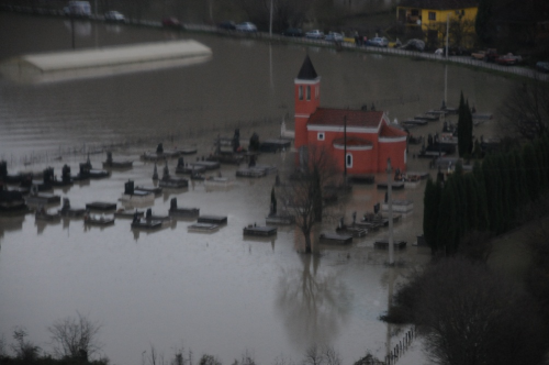 Flooded church and cemetery in Ponari in 2010. Credit: Municipality Golubovci