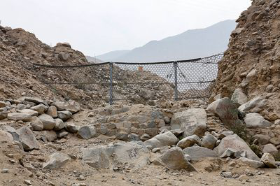 Geodynamic mesh fence in Chosica, Lima.