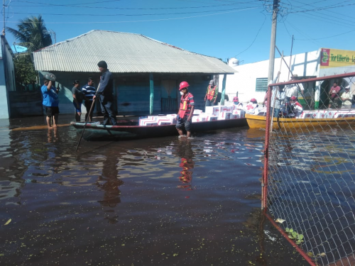 Community brigades and the Mexican Red Cross work closely together to support flood affected households in Monte Grande